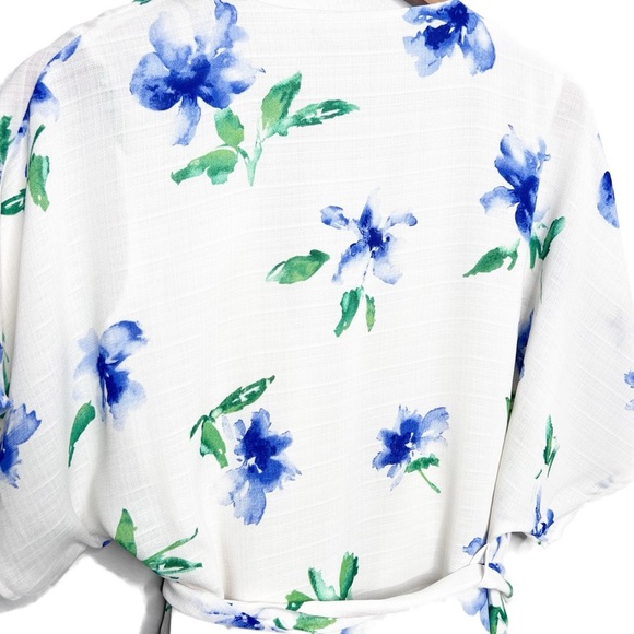 New with Tags Collective Concepts Women’s Floral Wrap Style Short Sleeve Blouse - Picture 12 of 16
